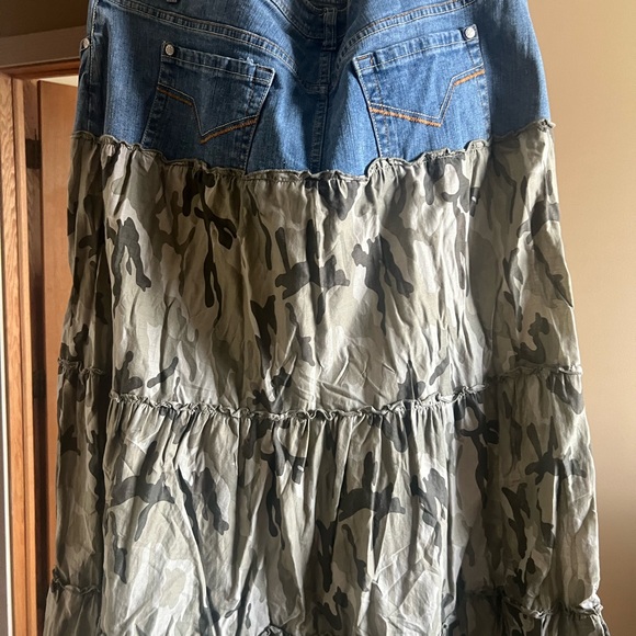 Blue Jean camo skirt - Picture 3 of 3